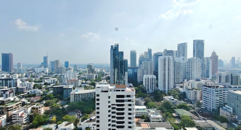 For rent 2 bedrooms condo in Khlong Toei, Bangkok