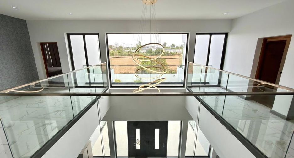 For sale 5 bedrooms villa in Bang Lamung, Chonburi