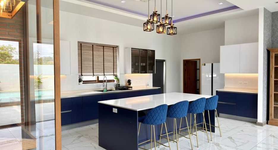 For sale 5 bedrooms villa in Bang Lamung, Chonburi