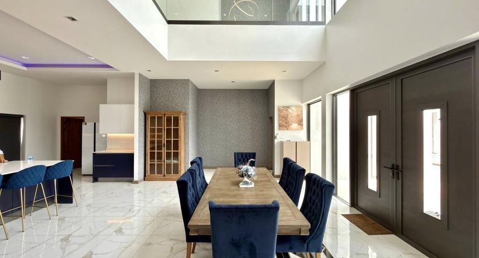 For sale 5 bedrooms villa in Bang Lamung, Chonburi