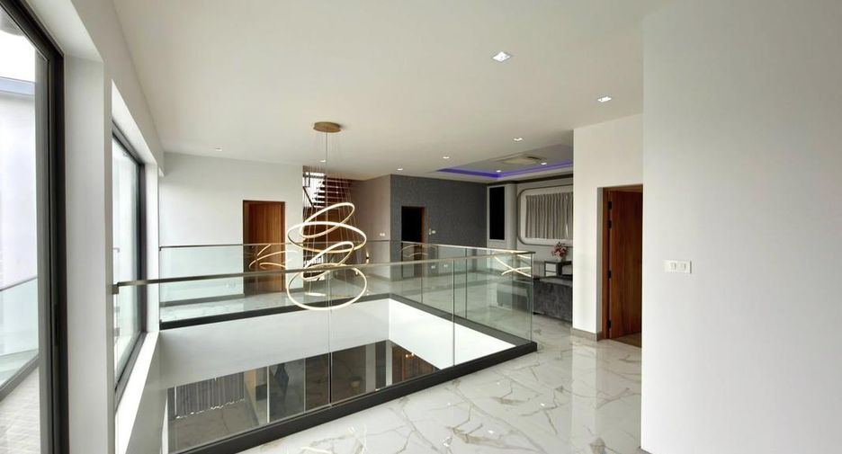 For sale 5 bedrooms villa in Bang Lamung, Chonburi