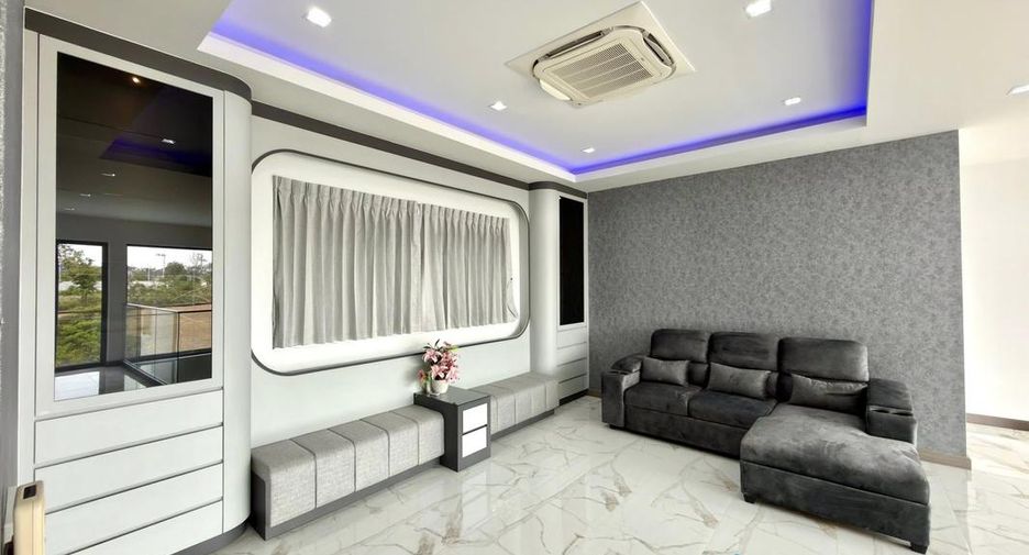 For sale 5 bedrooms villa in Bang Lamung, Chonburi