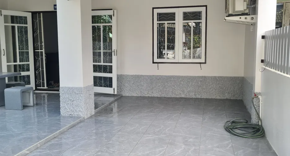 For rent 3 bedrooms townhouse in Mueang Rayong, Rayong