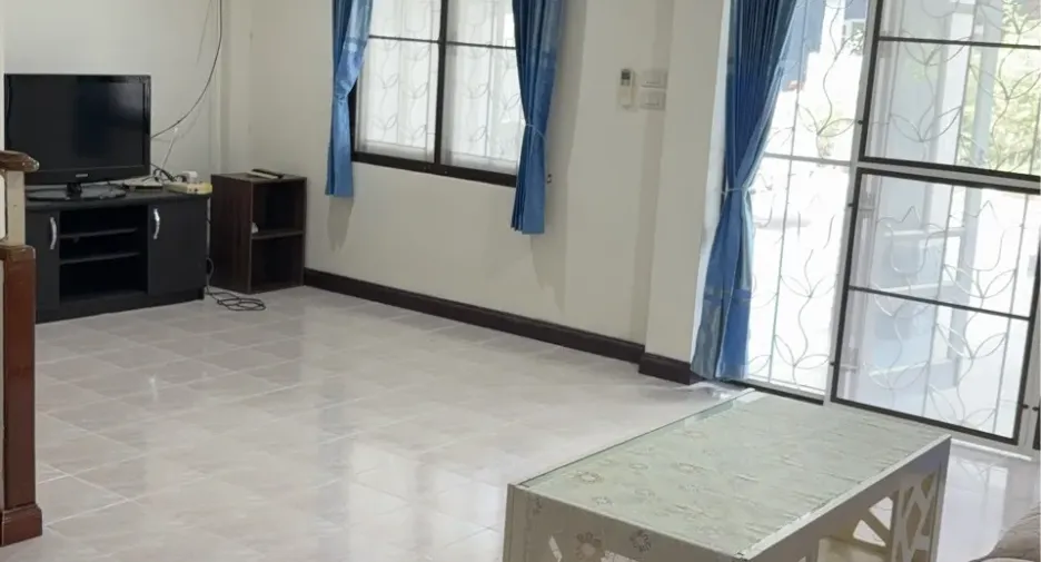 For rent 3 bedrooms townhouse in Mueang Rayong, Rayong