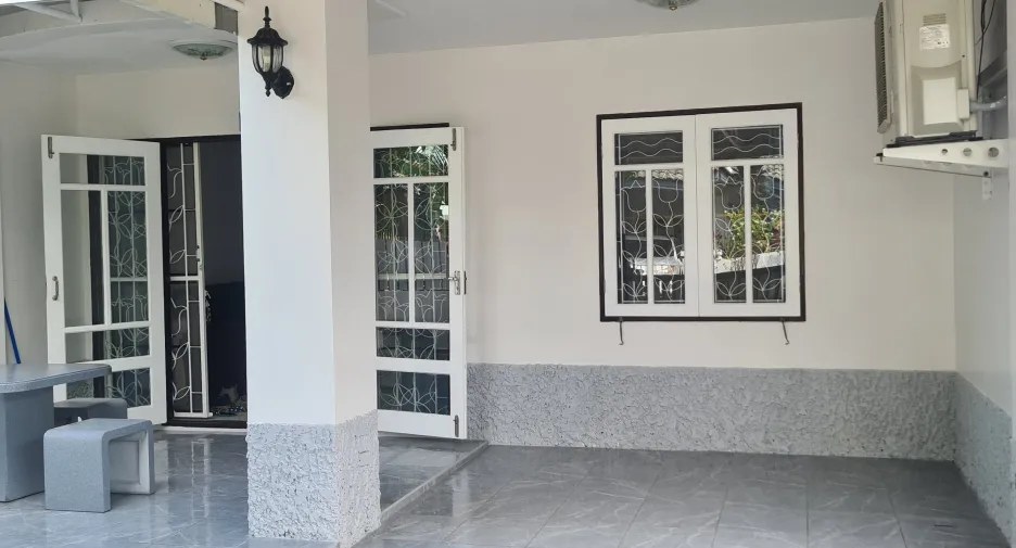 For rent 3 bedrooms townhouse in Mueang Rayong, Rayong