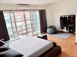 For sale 3 bedrooms townhouse in Phra Khanong, Bangkok