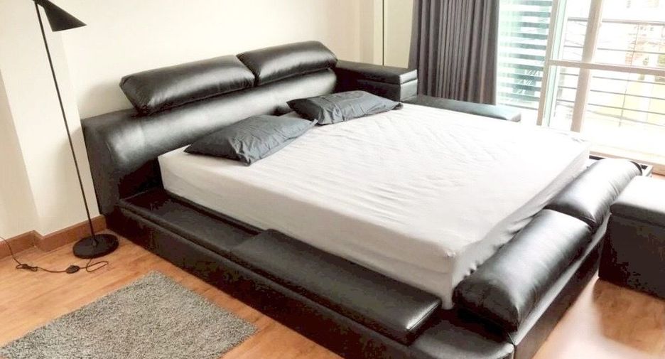 For sale 3 ベッドルーム townhouse in Phra Khanong, Bangkok