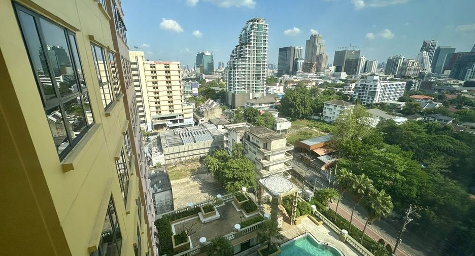 For rent 2 bedrooms condo in Phaya Thai, Bangkok