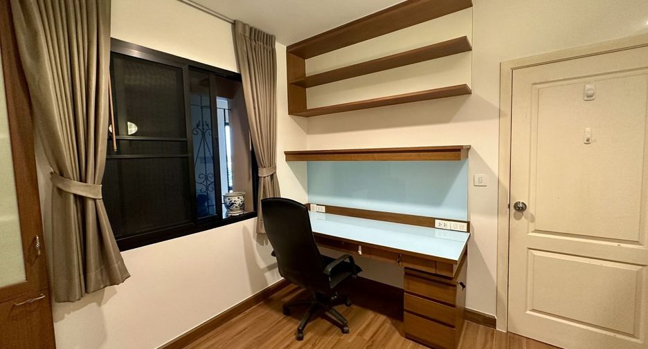 For rent 2 bedrooms condo in Phaya Thai, Bangkok