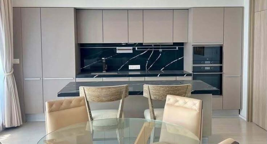 Condo en alquiler de 3 habitaciones en Pathum Wan, Bangkok