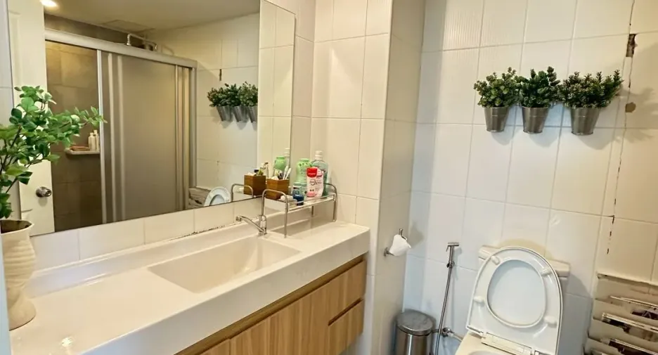 For rent 2 bedrooms condo in Yan Nawa, Bangkok