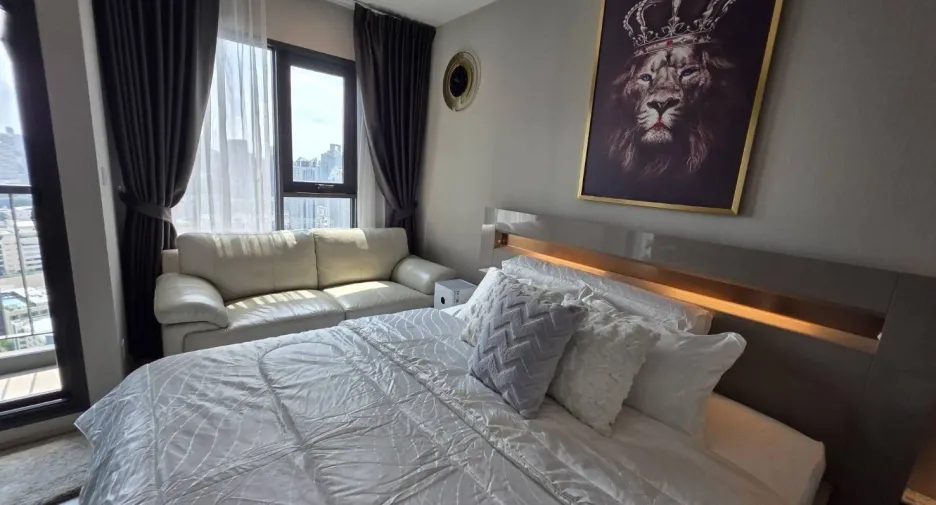 For rent studio condo in Pathum Wan, Bangkok