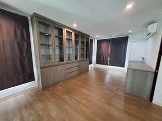 À vendre et à louer 4 chambres maison à Bang Kapi, Bangkok