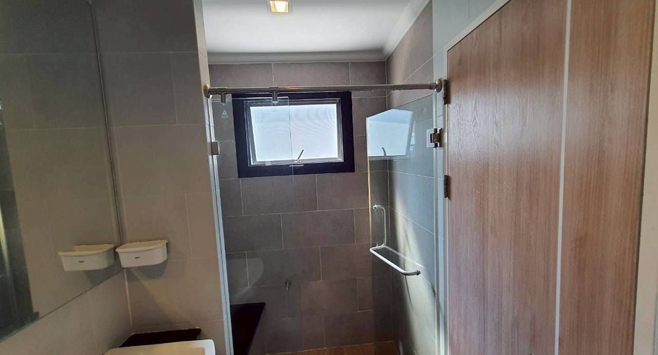 For sale and for rent 4 bedrooms house in Bang Kapi, Bangkok