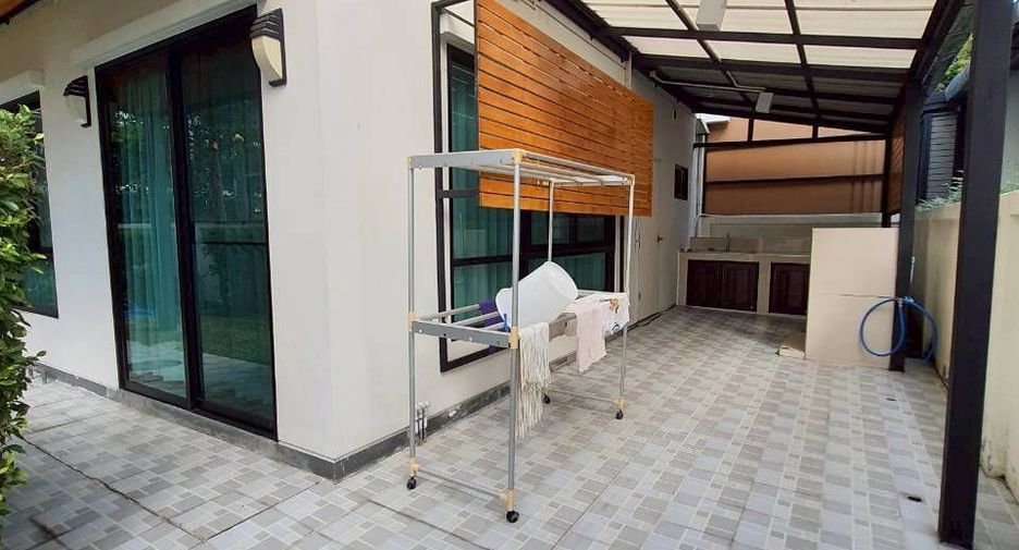 For sale and for rent 4 bedrooms house in Bang Kapi, Bangkok