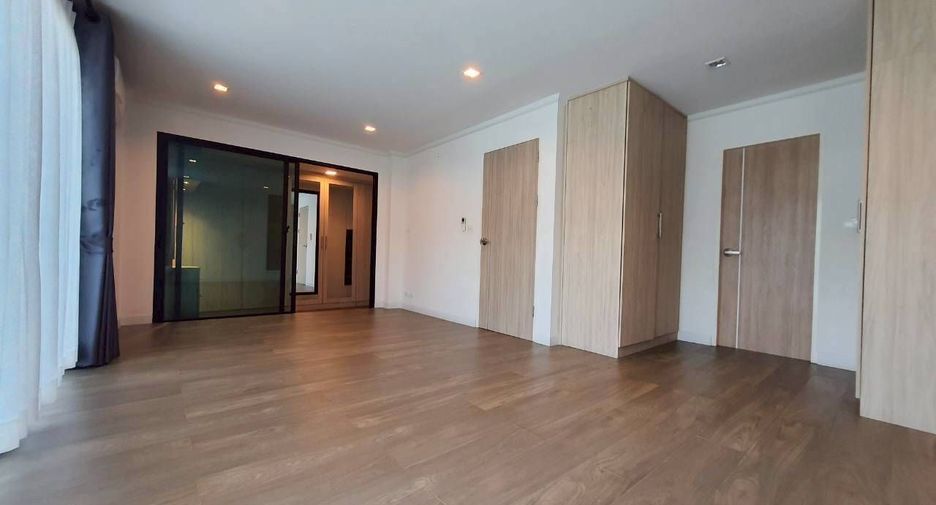 For sale and for rent 4 bedrooms house in Bang Kapi, Bangkok