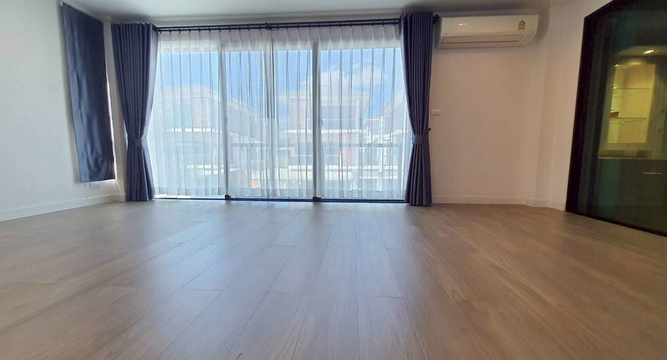 For sale and for rent 4 bedrooms house in Bang Kapi, Bangkok