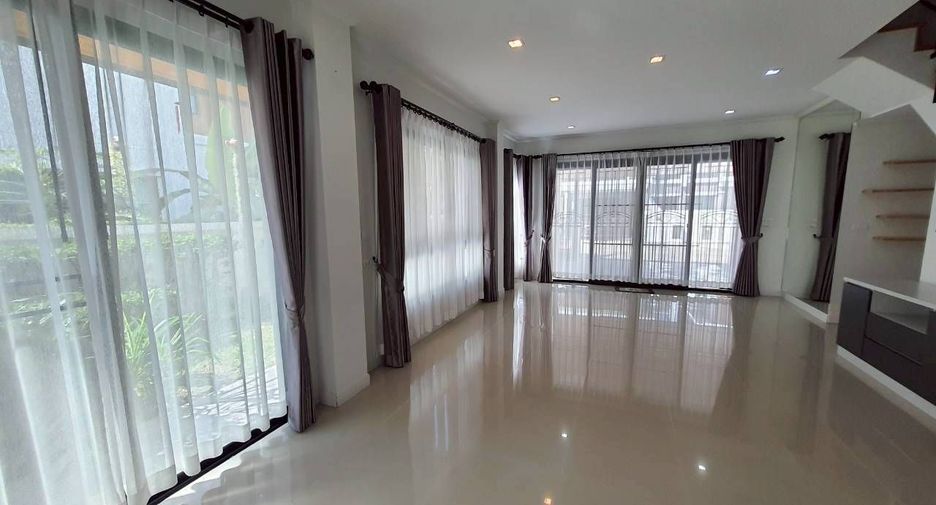 For sale and for rent 4 bedrooms house in Bang Kapi, Bangkok