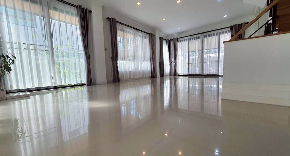 For sale and for rent 4 bedrooms house in Bang Kapi, Bangkok
