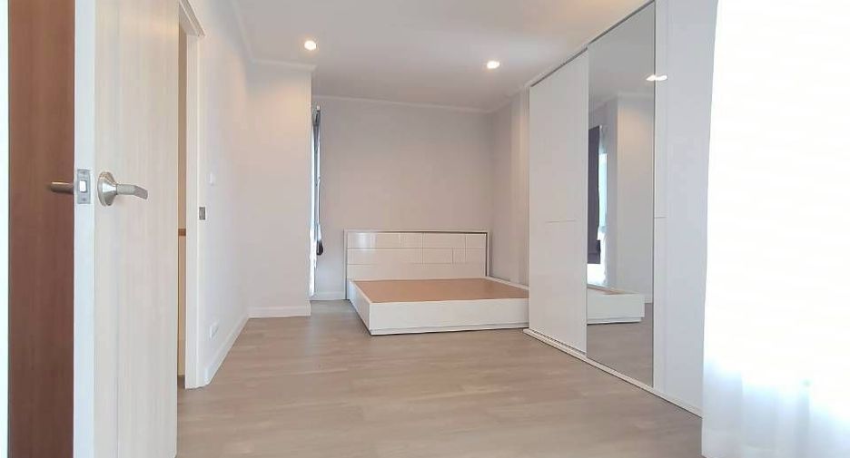 For sale and for rent 4 bedrooms house in Bang Kapi, Bangkok