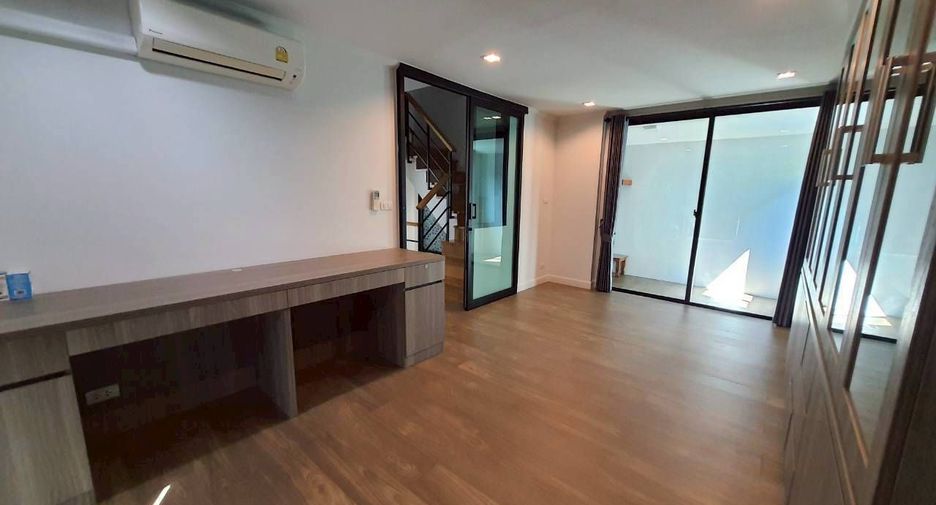 For sale and for rent 4 bedrooms house in Bang Kapi, Bangkok