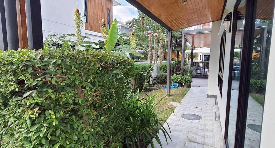 For sale and for rent 4 bedrooms house in Bang Kapi, Bangkok