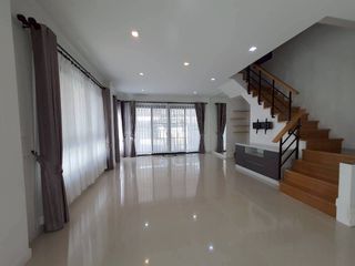 À vendre et à louer 4 chambres maison à Bang Kapi, Bangkok