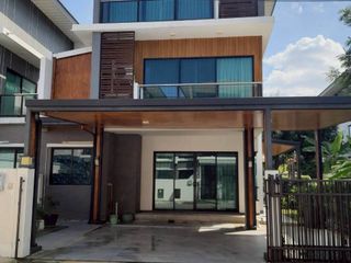 À vendre et à louer 4 chambres maison à Bang Kapi, Bangkok