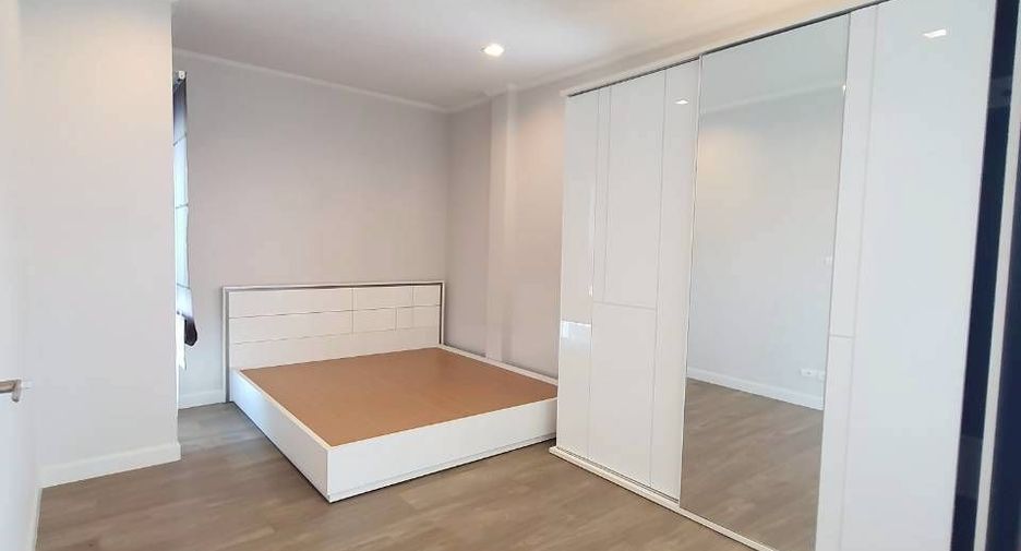 For sale and for rent 4 bedrooms house in Bang Kapi, Bangkok