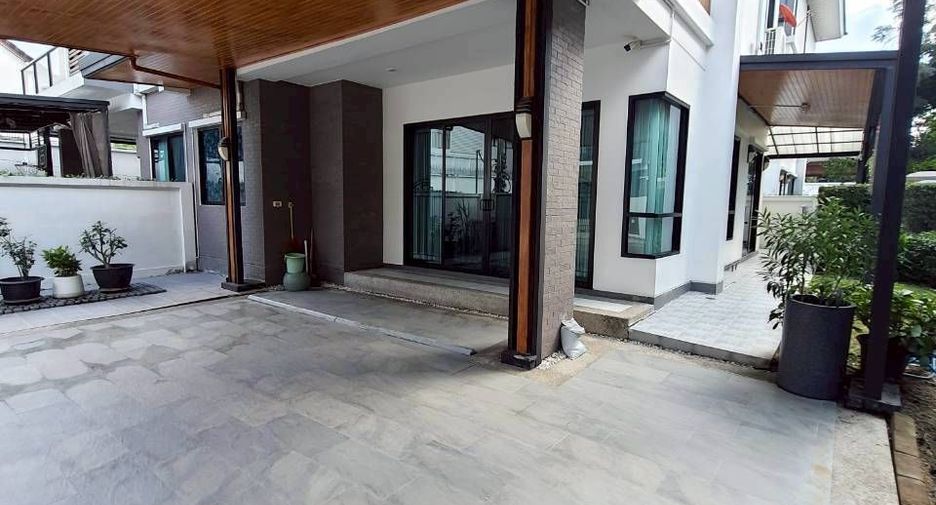 For sale and for rent 4 bedrooms house in Bang Kapi, Bangkok