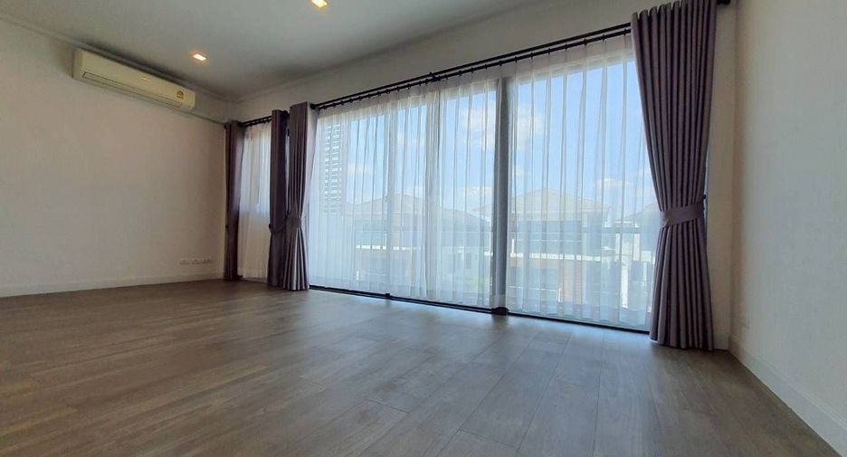 For sale and for rent 4 bedrooms house in Bang Kapi, Bangkok