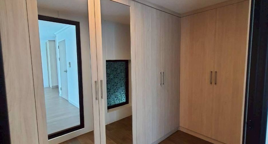 For sale and for rent 4 bedrooms house in Bang Kapi, Bangkok