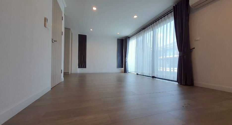 For sale and for rent 4 bedrooms house in Bang Kapi, Bangkok