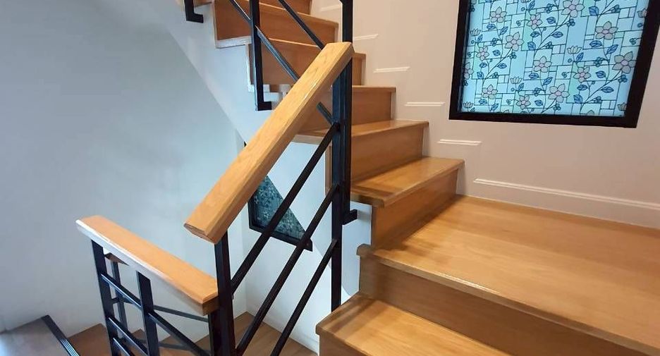 For sale and for rent 4 bedrooms house in Bang Kapi, Bangkok