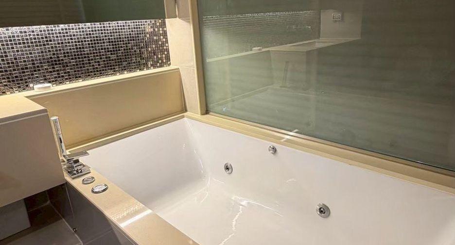 For rent 1 bed condo in Watthana, Bangkok