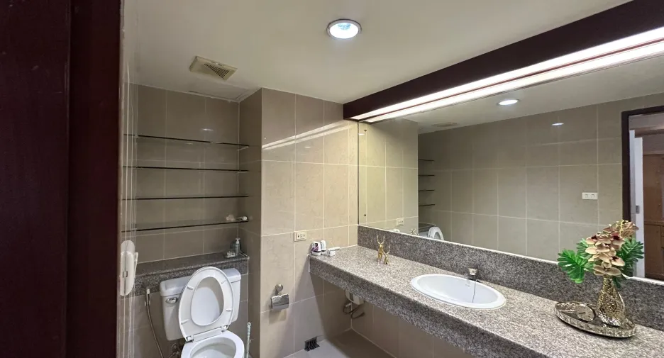 For rent 3 bedrooms condo in Bang Kho Laem, Bangkok