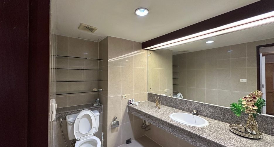 For rent 3 bedrooms condo in Bang Kho Laem, Bangkok