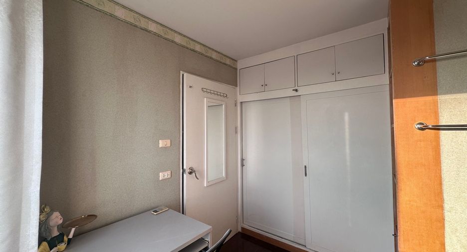 For rent 3 bedrooms condo in Bang Kho Laem, Bangkok