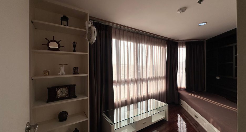 For rent 3 bedrooms condo in Bang Kho Laem, Bangkok