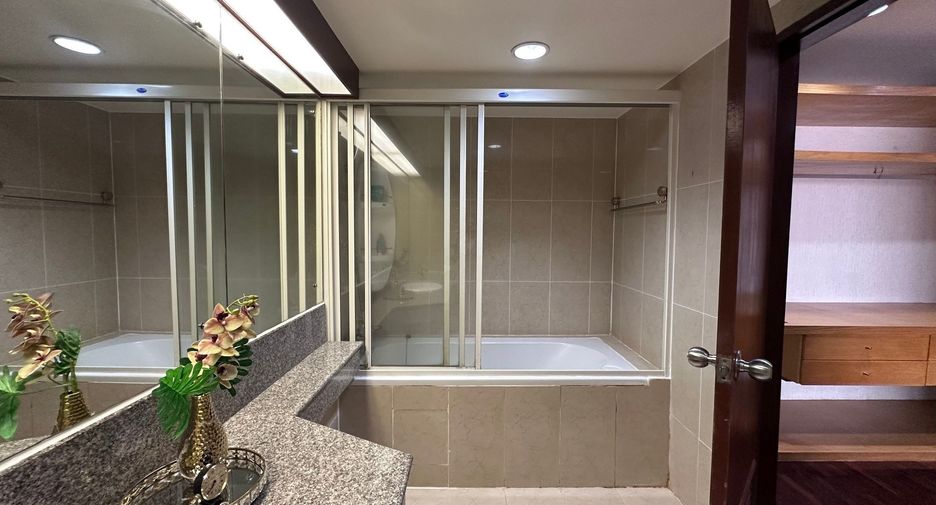 For rent 3 bedrooms condo in Bang Kho Laem, Bangkok