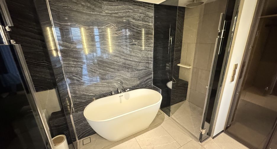 For rent 2 ベッドルーム condo in Watthana, Bangkok