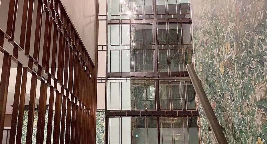 For rent 3 bedrooms condo in Pathum Wan, Bangkok