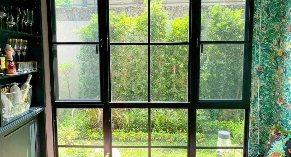 For rent 3 bedrooms condo in Pathum Wan, Bangkok