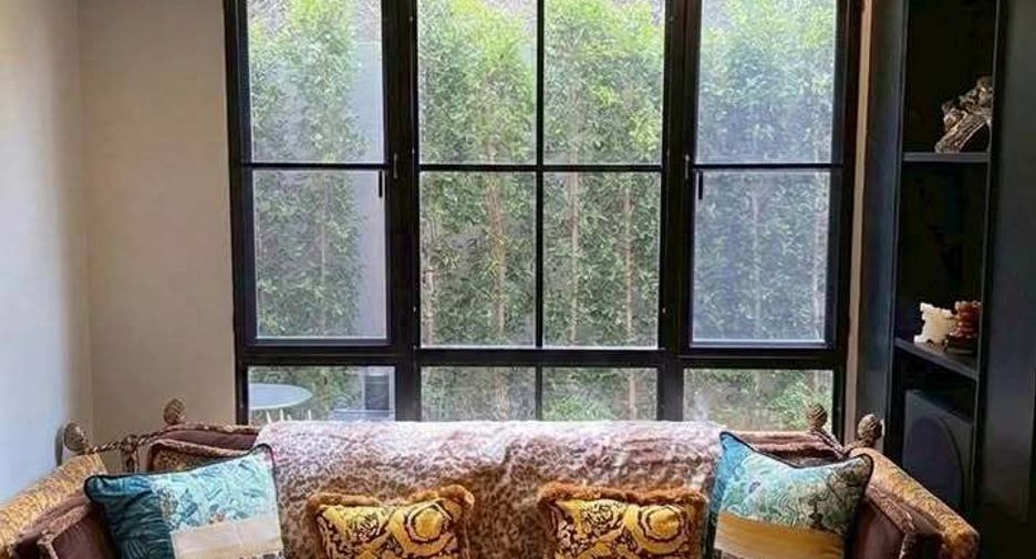 For rent 3 bedrooms condo in Pathum Wan, Bangkok