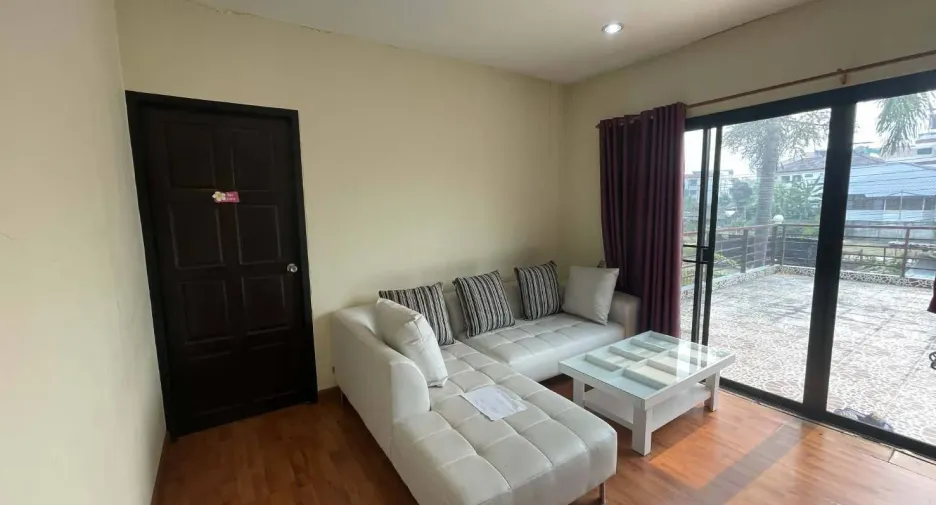 For rent 5 bedrooms house in Mueang Chiang Mai, Chiang Mai