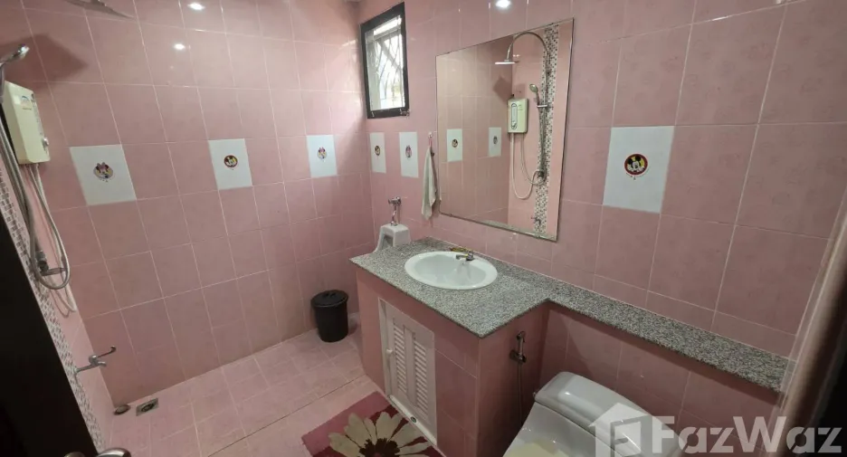 For rent 5 bedrooms house in Mueang Chiang Mai, Chiang Mai