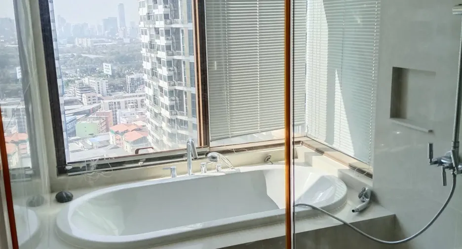 Wohnung zur Miete mit 2 Zimmer in Khlong Toei, Bangkok