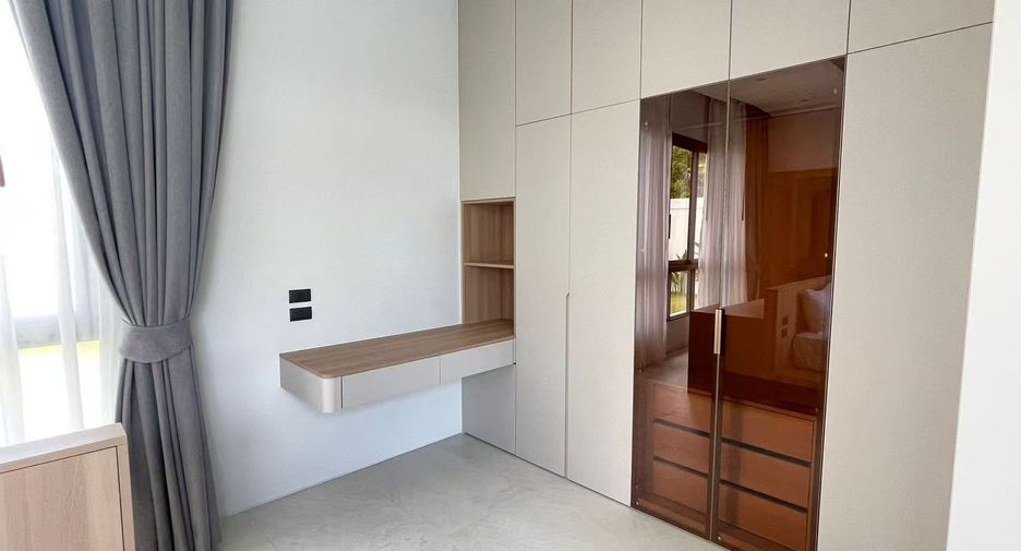 For rent 5 bedrooms villa in Mueang Phuket, Phuket