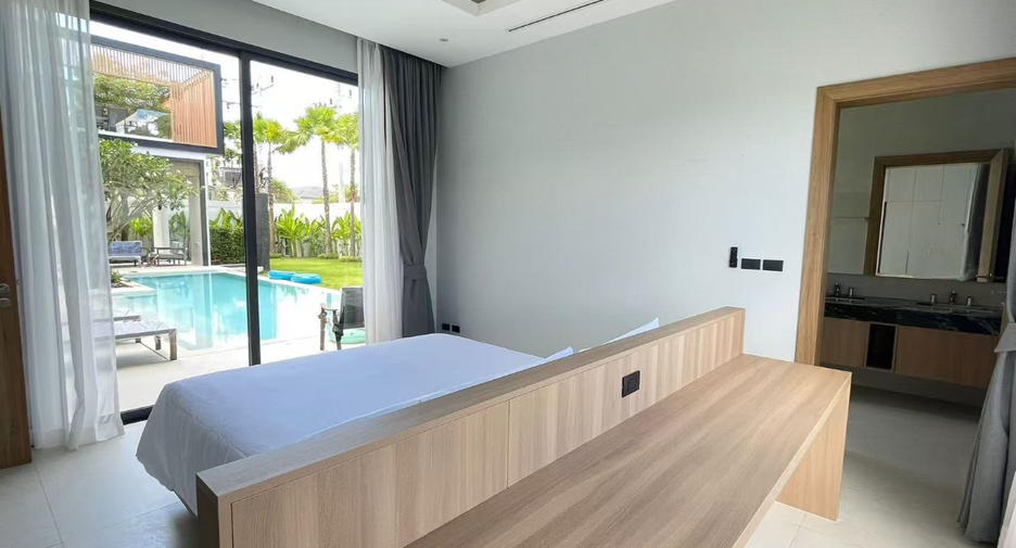 For rent 5 bedrooms villa in Mueang Phuket, Phuket