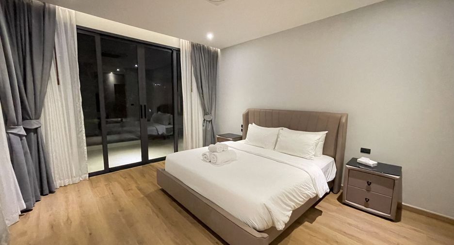 For rent 5 bedrooms villa in Mueang Phuket, Phuket
